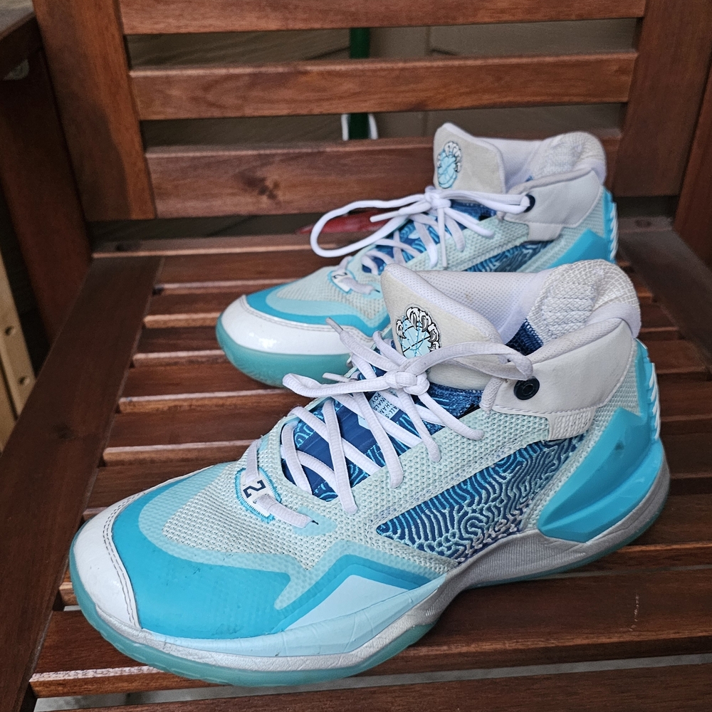 Stylish Women's Athletic Shoes in Blue and White